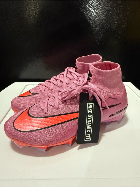 Nike Men\'s Pink and Orange Athletic Soccer Cleats main image 4